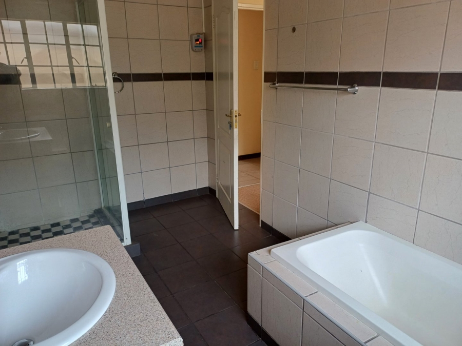 To Let 3 Bedroom Property for Rent in Naudeville Free State